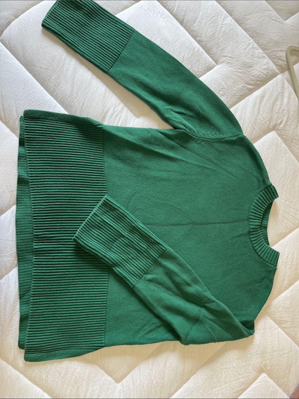 GAP Women's Rib-Hem Crewneck Sweater in Kelly Green